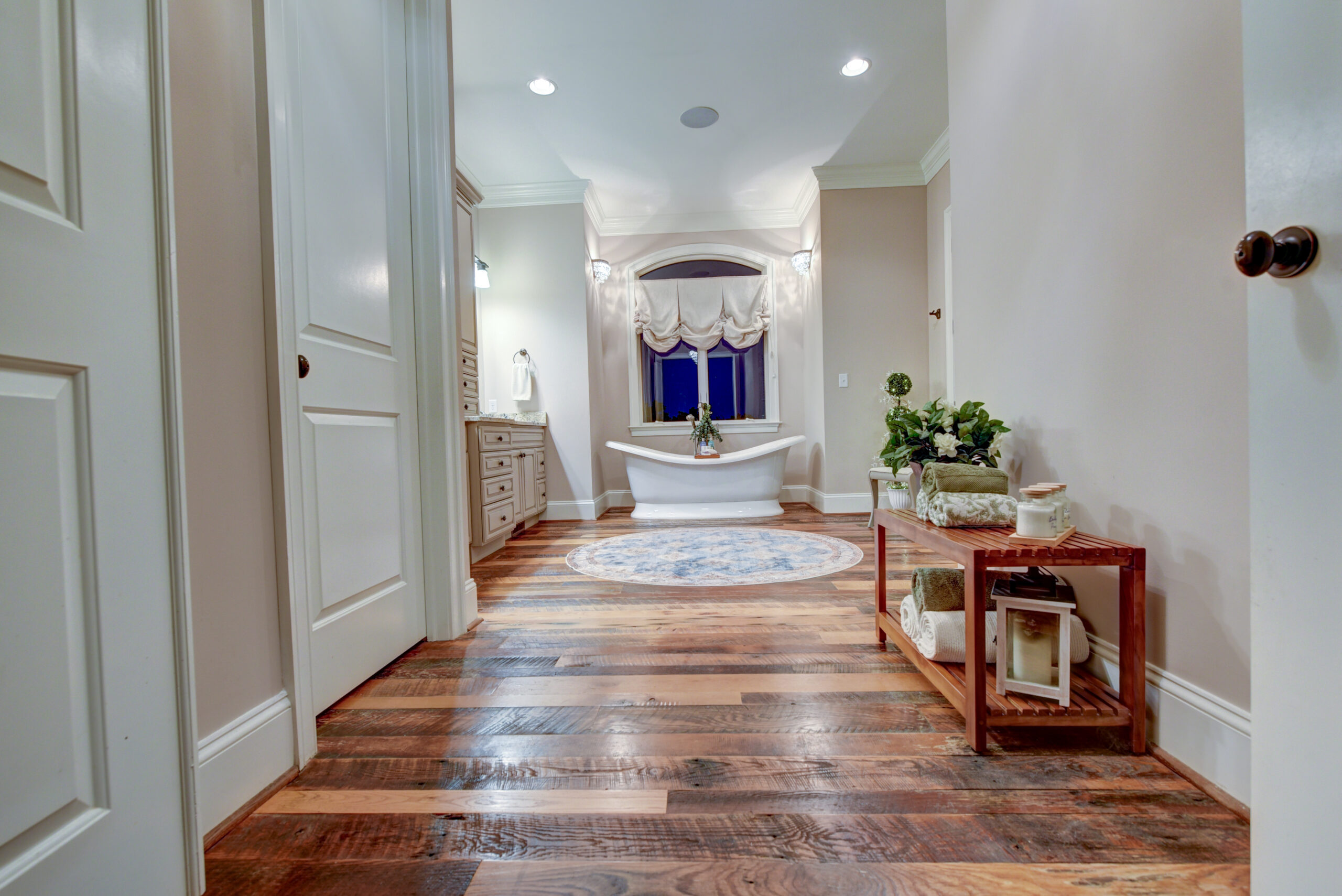 Main Bathroom 02