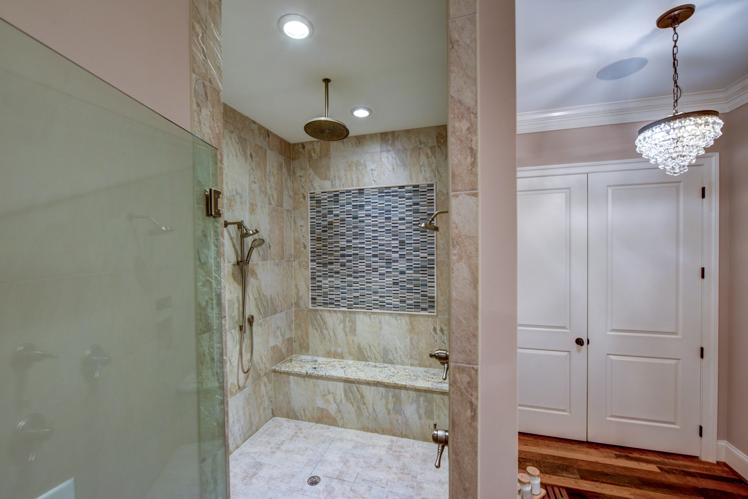 Main Bathroom 04